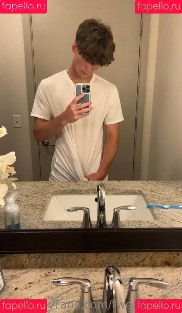 twentoofree Onlyfans Photo Gallery 