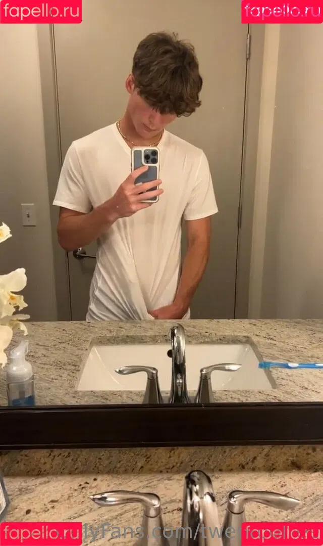 twentoofree Onlyfans Photo Gallery 