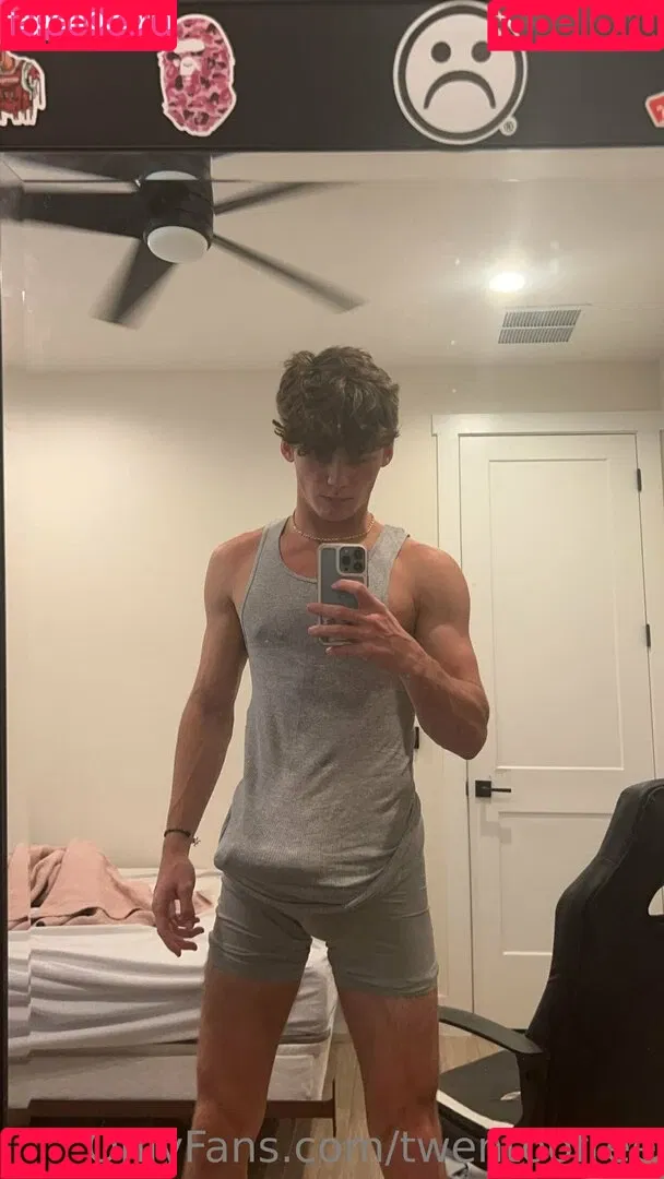 twentoofree Onlyfans Photo Gallery 