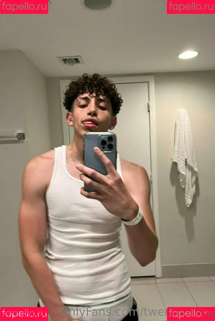 twentoofree Onlyfans Photo Gallery 