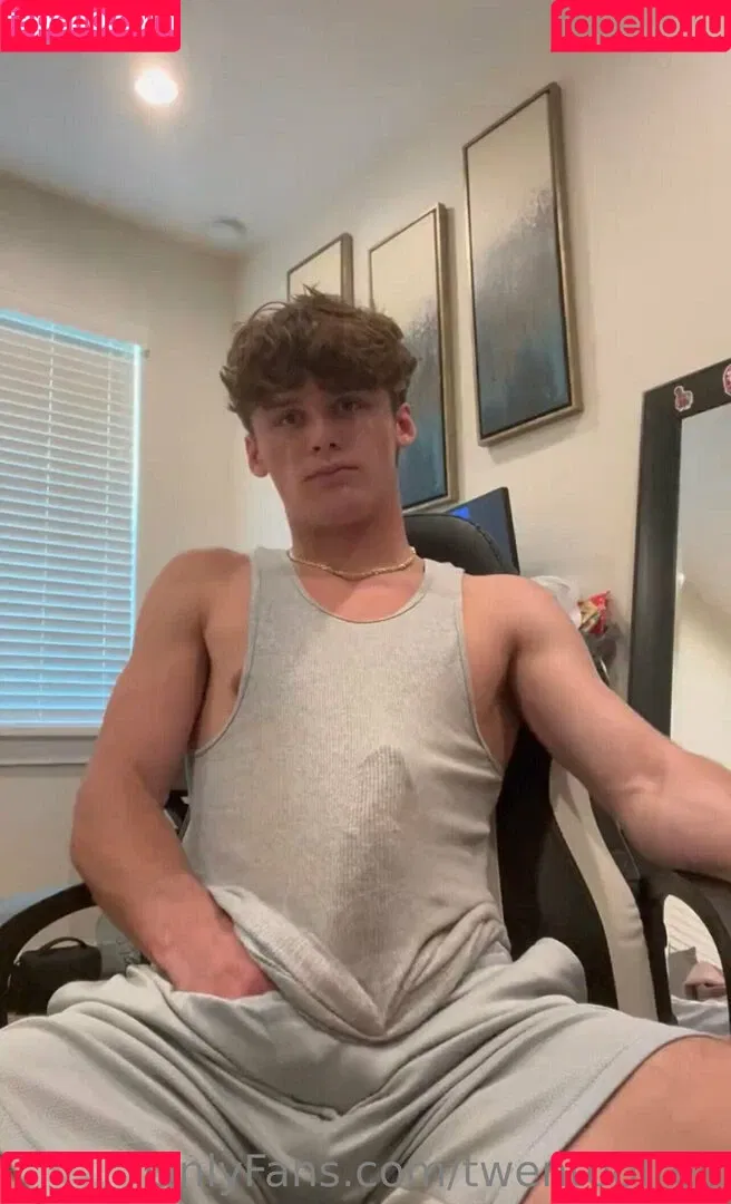 twentoofree Onlyfans Photo Gallery 