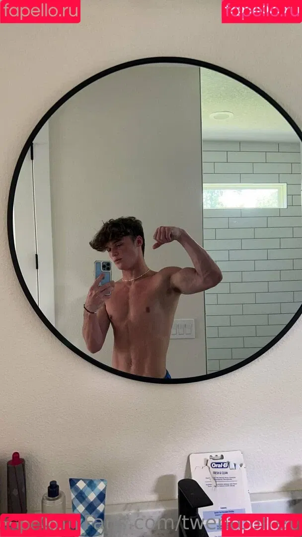 twentoofree Onlyfans Photo Gallery 