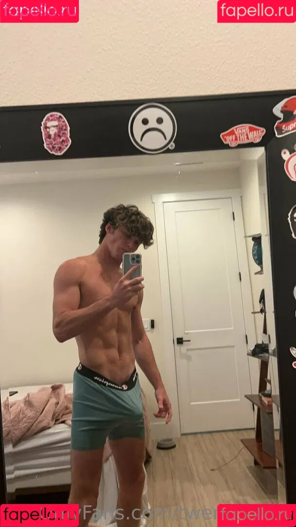 twentoofree Onlyfans Photo Gallery 