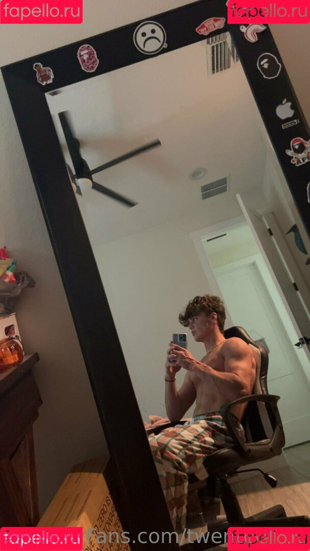 twentoofree Onlyfans Photo Gallery 