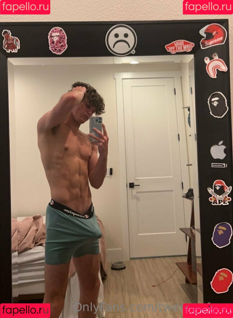 twentoofree Onlyfans Photo Gallery 