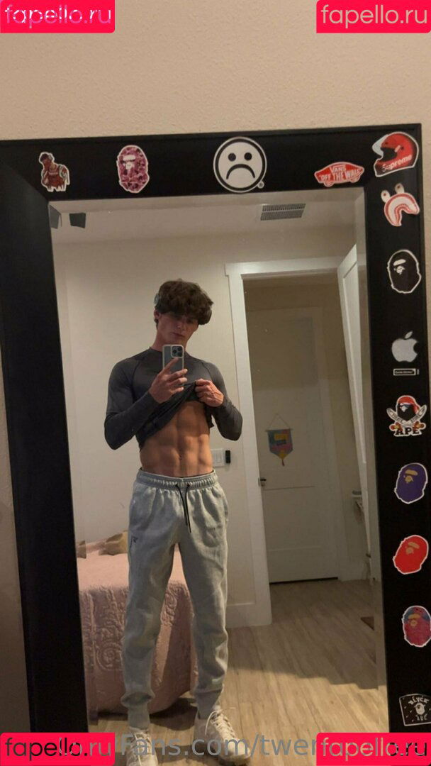 twentoofree Onlyfans Photo Gallery 