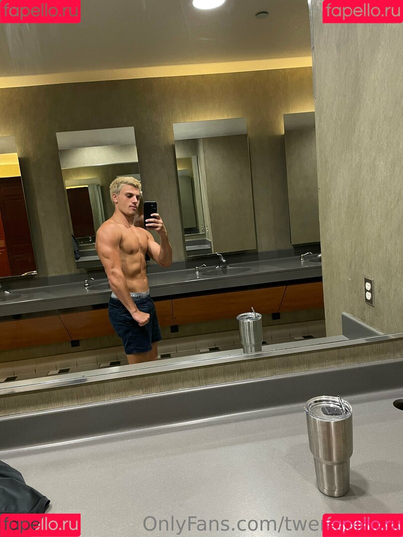 twentoofree Onlyfans Photo Gallery 