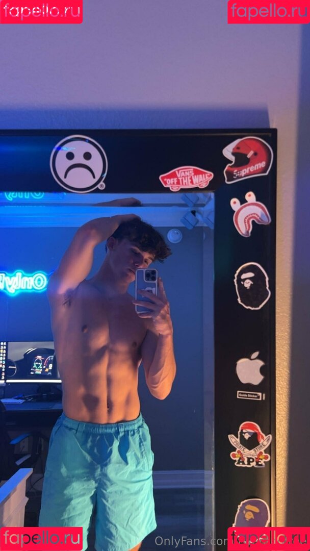 twentoofree Onlyfans Photo Gallery 