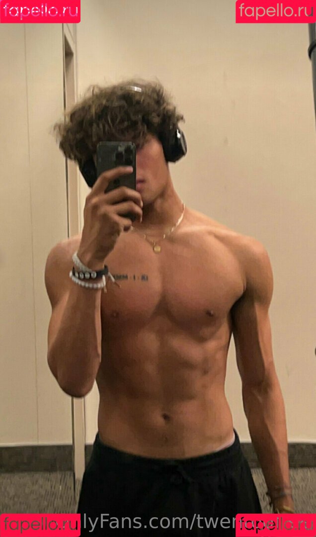 twentoofree Onlyfans Photo Gallery 