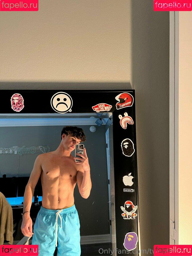 twentoofree Onlyfans Photo Gallery 