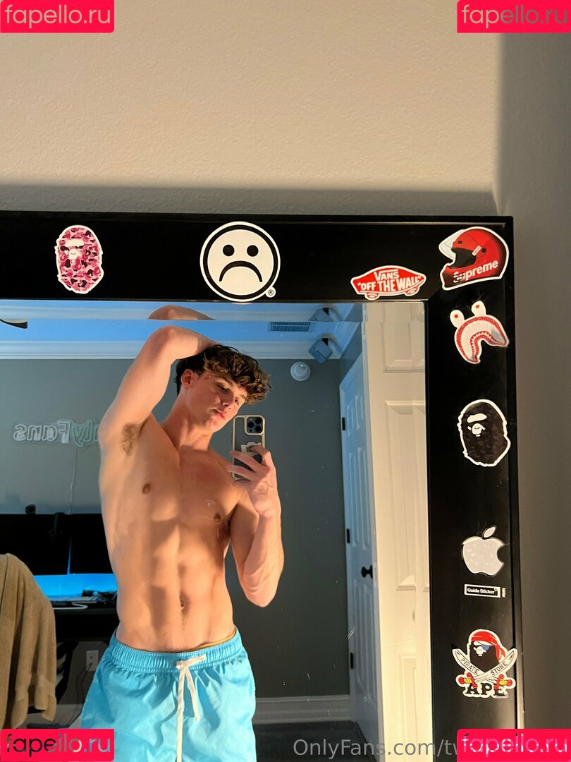 twentoofree Onlyfans Photo Gallery 