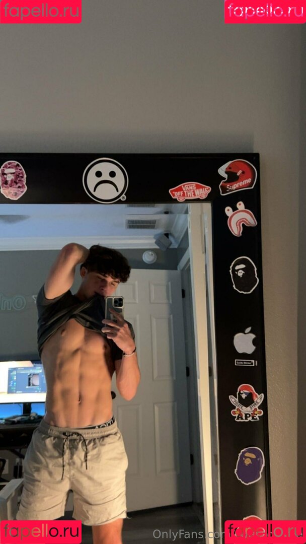 twentoofree Onlyfans Photo Gallery 