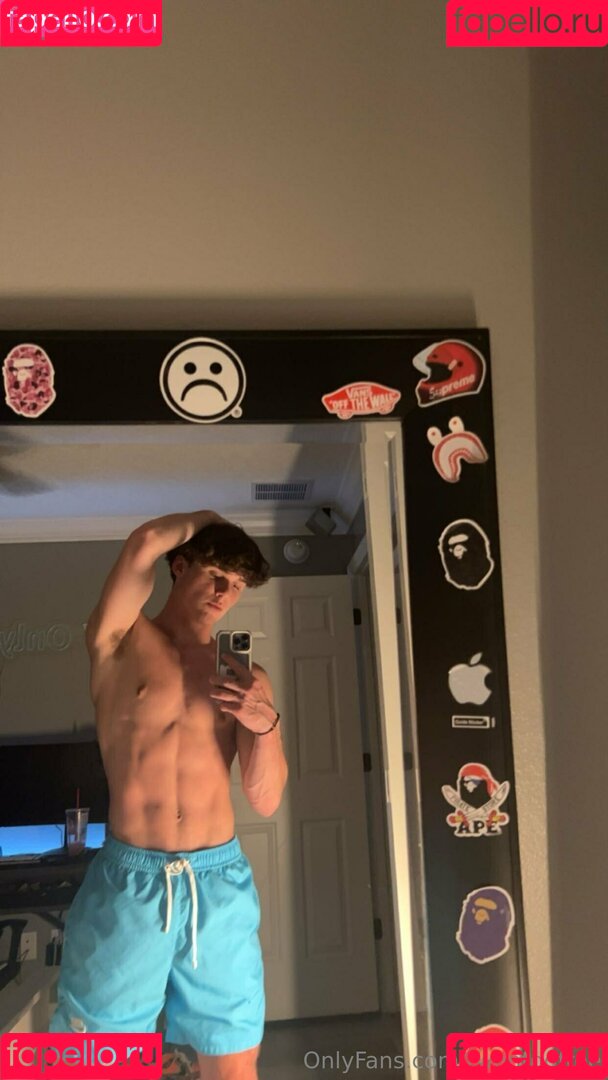 twentoofree Onlyfans Photo Gallery 