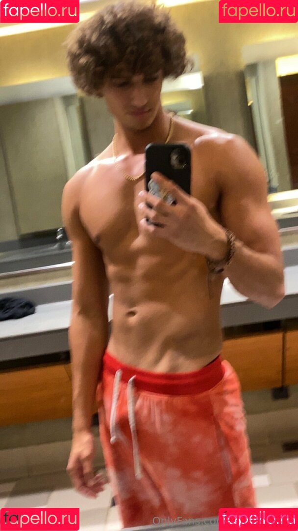 twentoofree Onlyfans Photo Gallery 