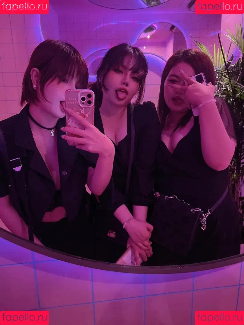 Azami Onlyfans Photo Gallery 