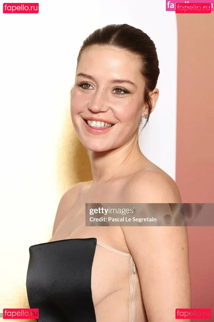 Adele Exarchopoulos Onlyfans Photo Gallery 