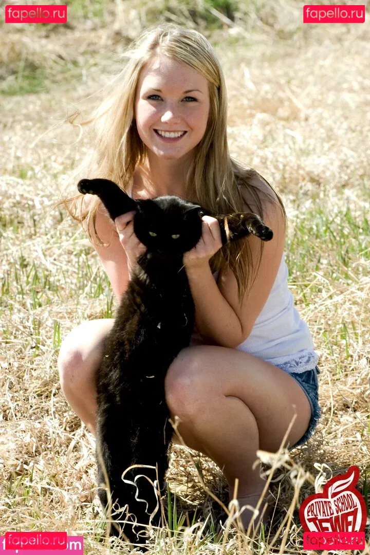 ThisYearsModel Onlyfans Photo Gallery 