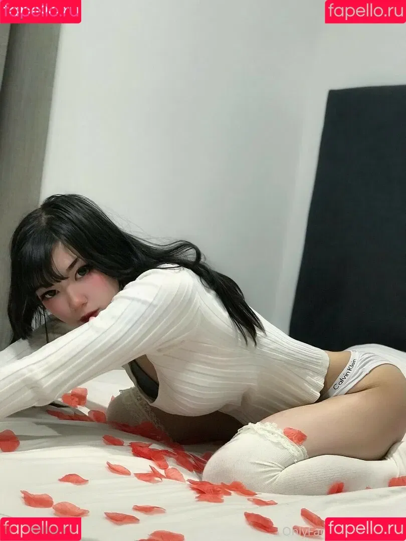 zureeal Onlyfans Photo Gallery 