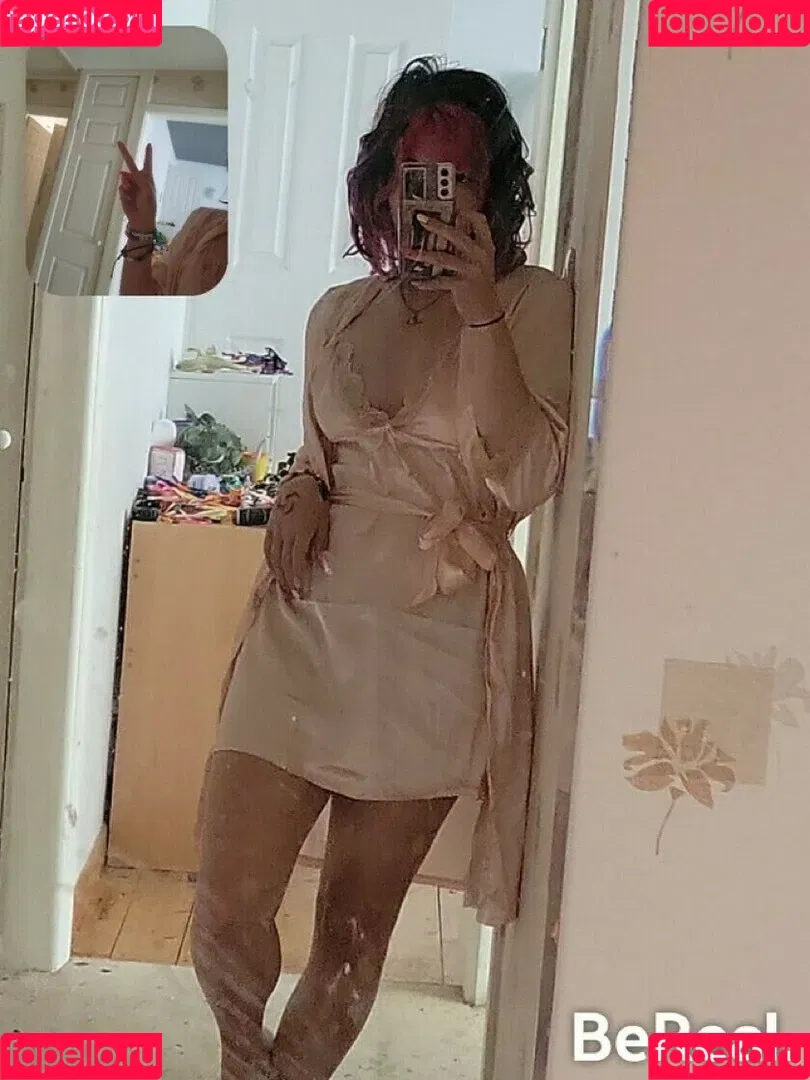 zureeal Onlyfans Photo Gallery 
