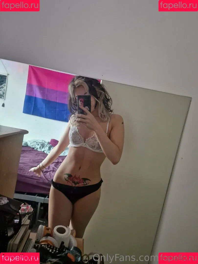 zureeal Onlyfans Photo Gallery 