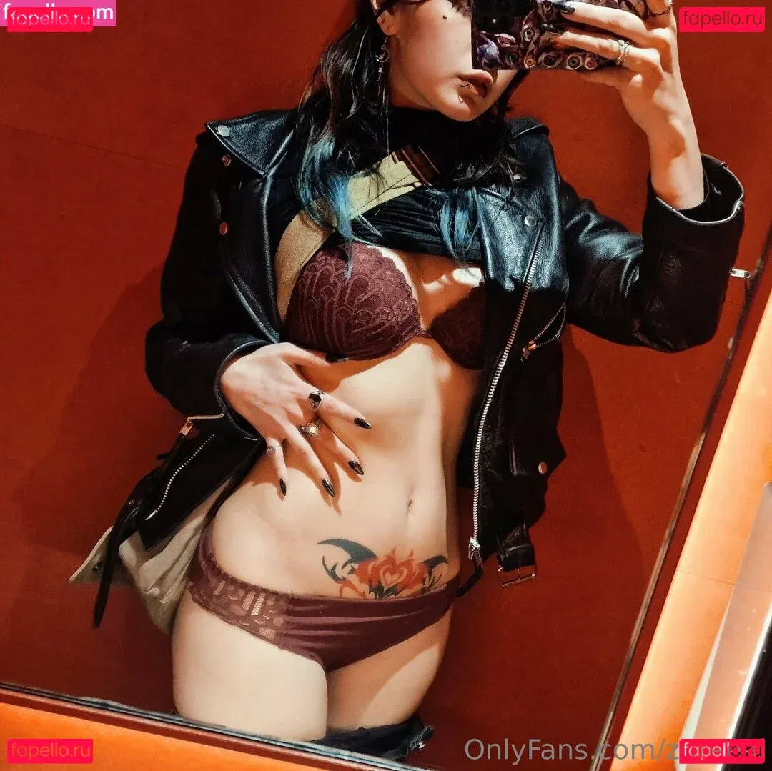 zureeal Onlyfans Photo Gallery 