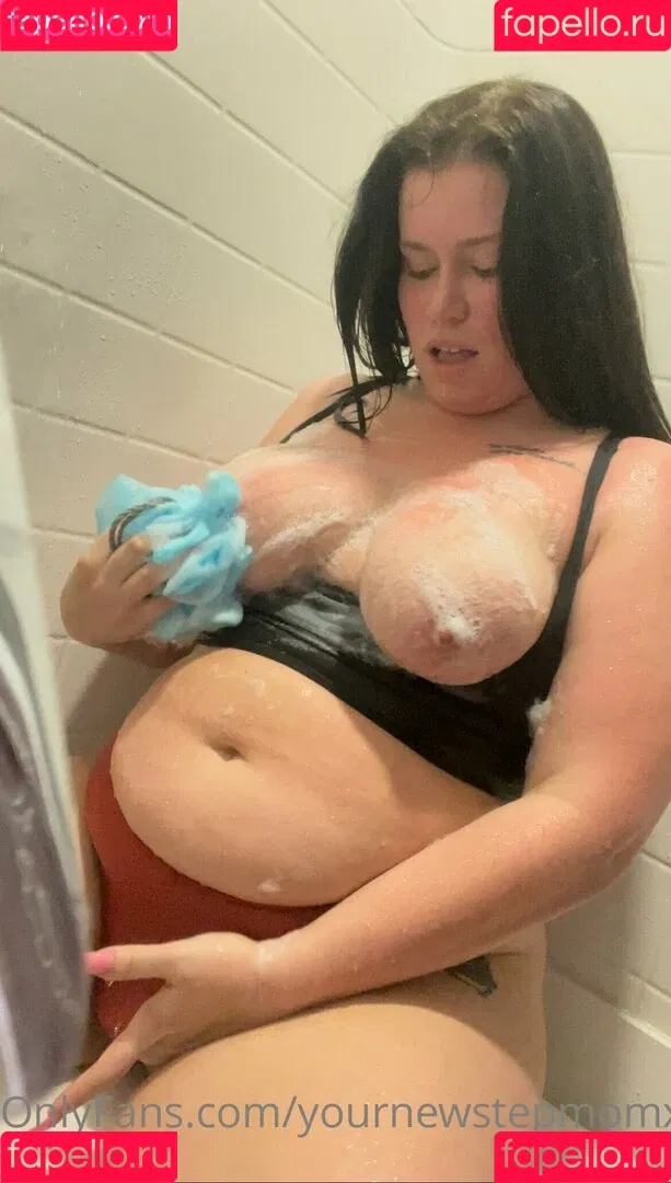 yournewstepmomxfree Onlyfans Photo Gallery 