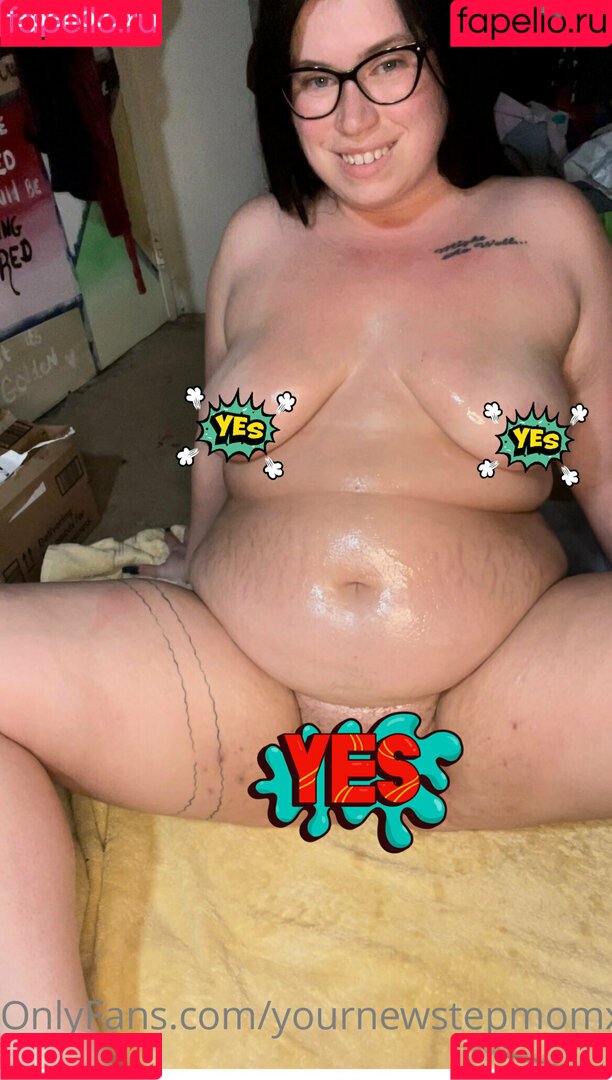 yournewstepmomxfree Onlyfans Photo Gallery 
