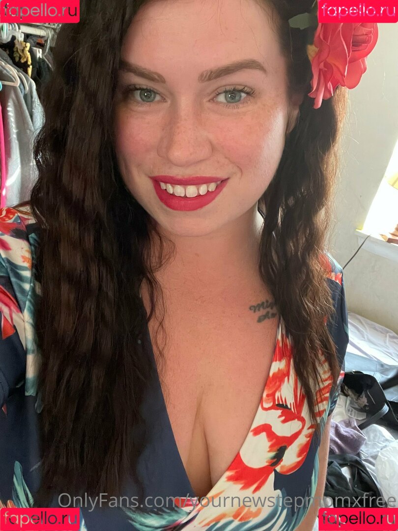 yournewstepmomxfree Onlyfans Photo Gallery 