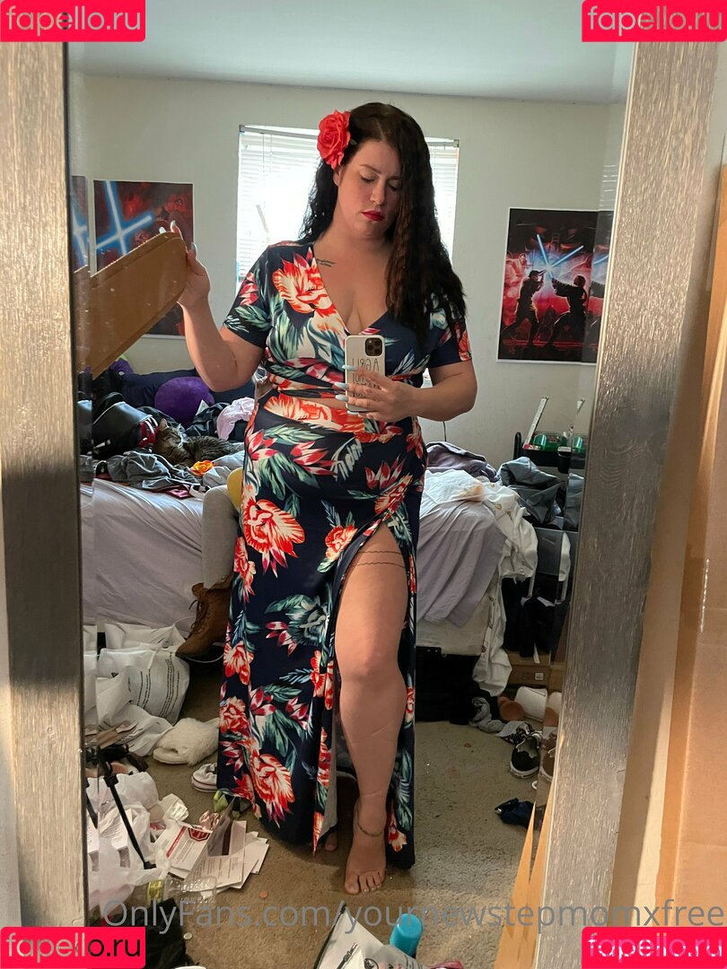 yournewstepmomxfree Onlyfans Photo Gallery 