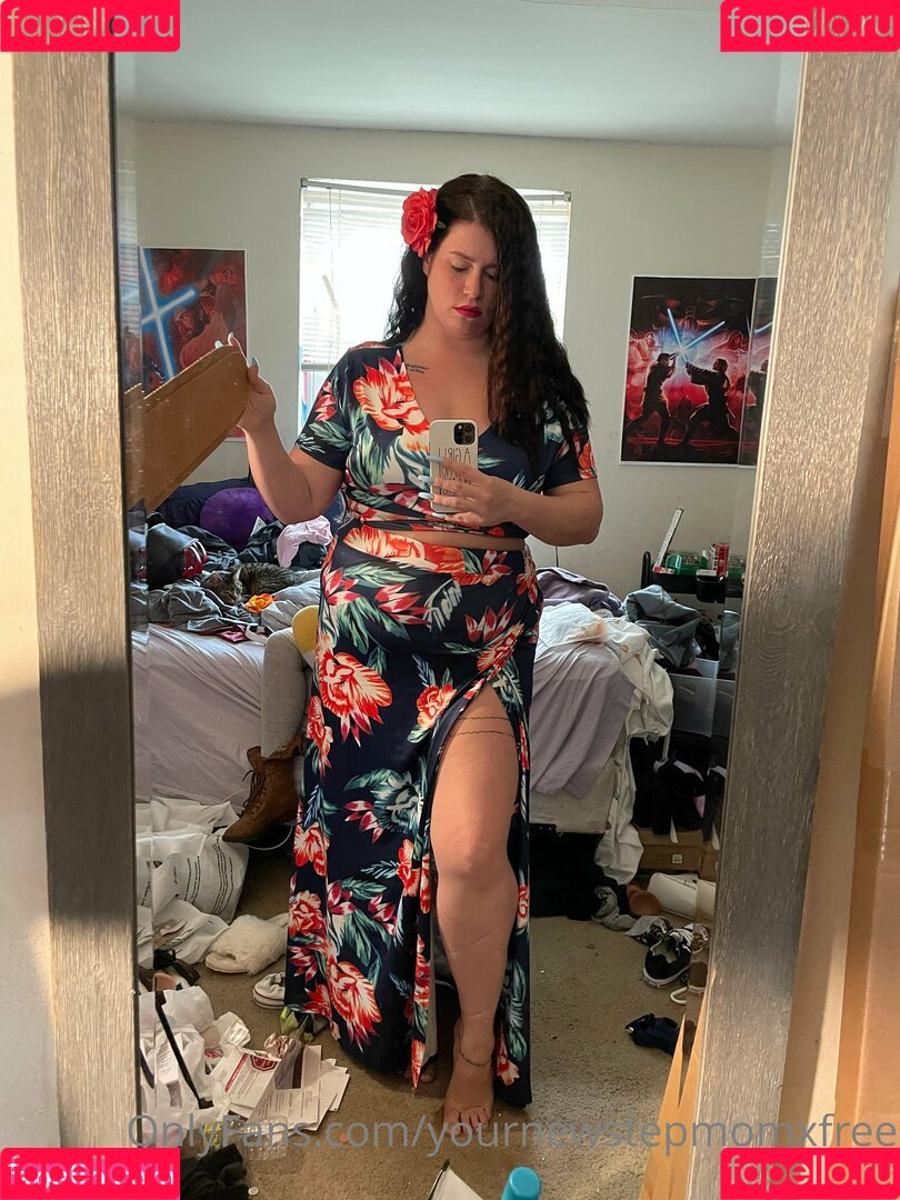 yournewstepmomxfree Onlyfans Photo Gallery 