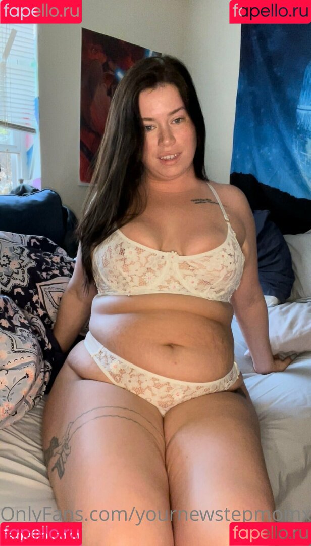 yournewstepmomxfree Onlyfans Photo Gallery 