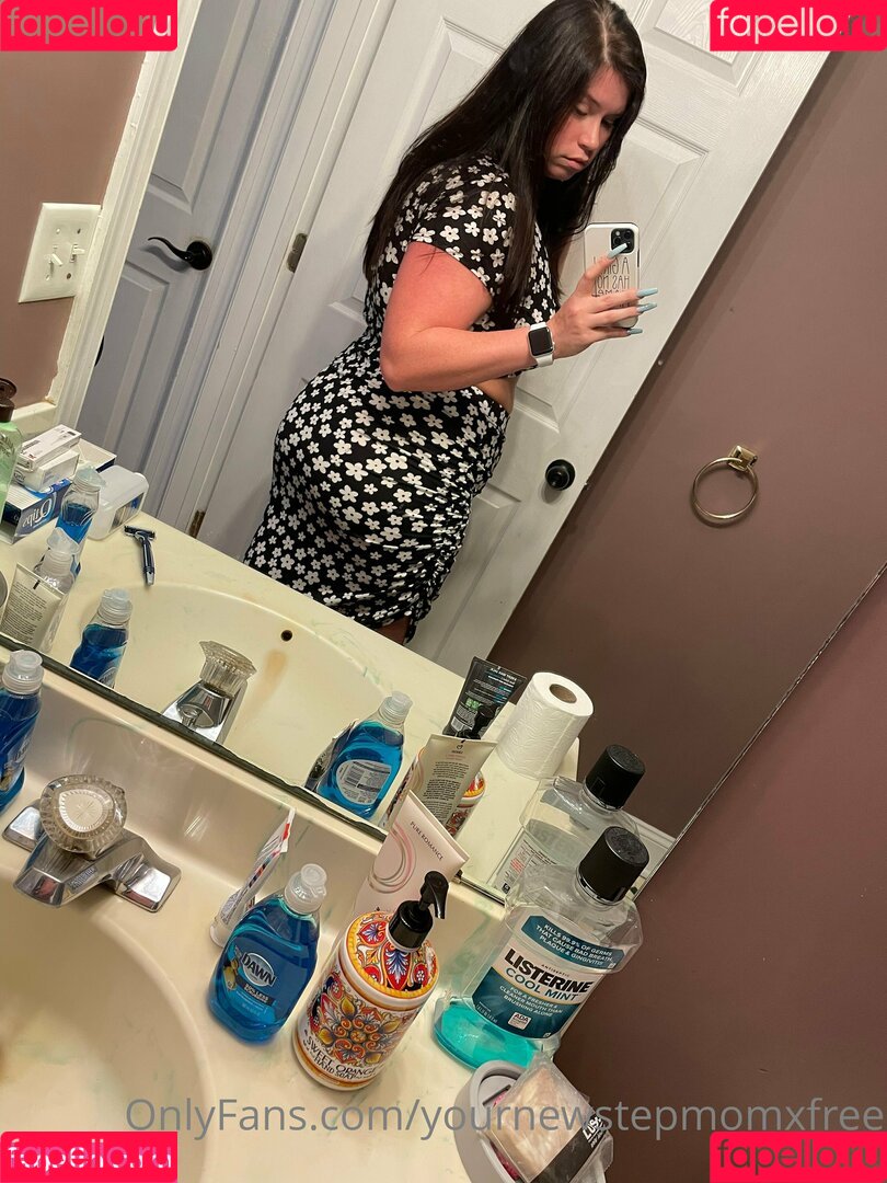 yournewstepmomxfree Onlyfans Photo Gallery 