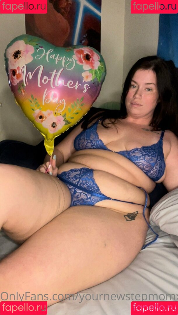 yournewstepmomxfree Onlyfans Photo Gallery 