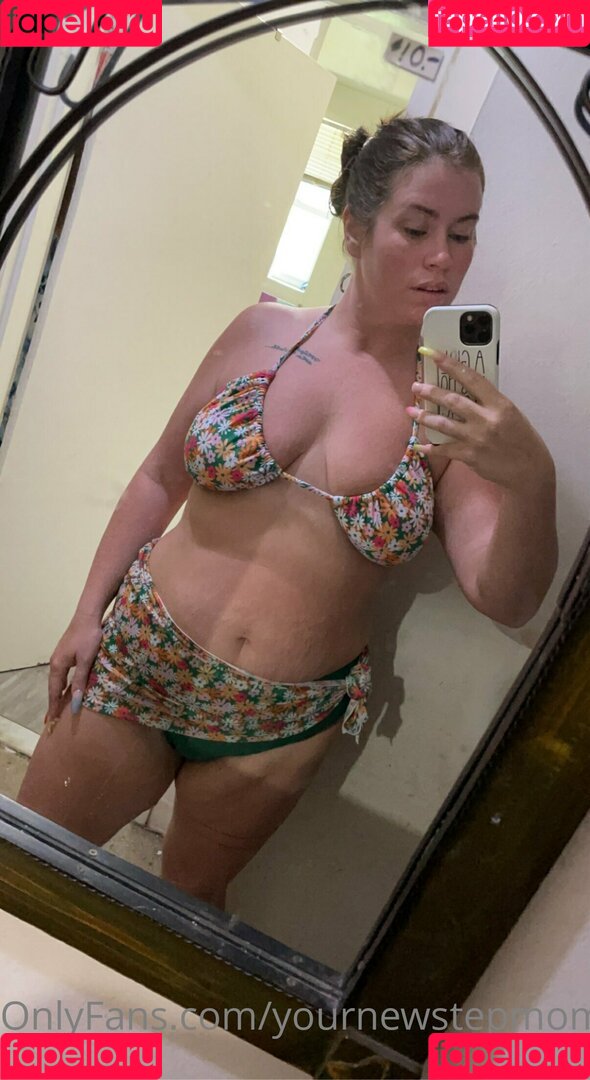 yournewstepmomxfree Onlyfans Photo Gallery 