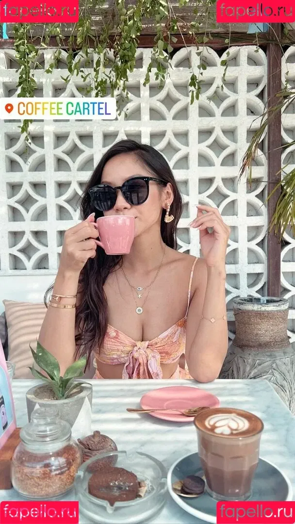 Novita Lam Onlyfans Photo Gallery 