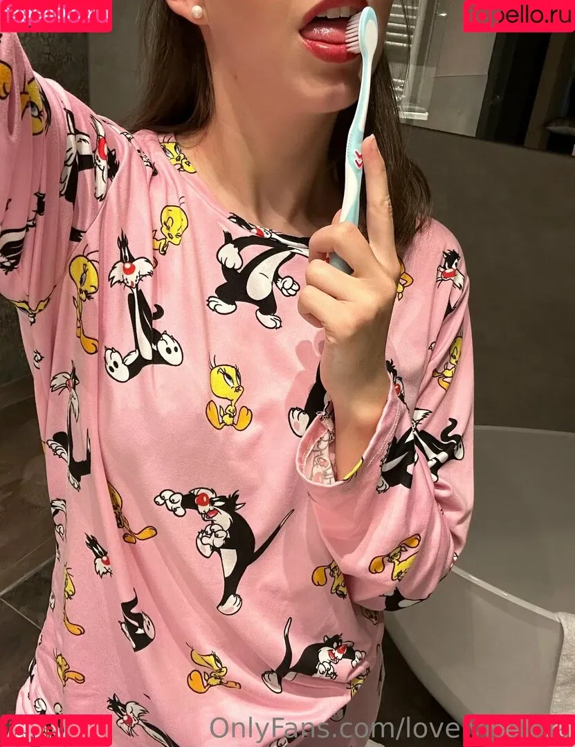 LovelyLeticiia Onlyfans Photo Gallery 
