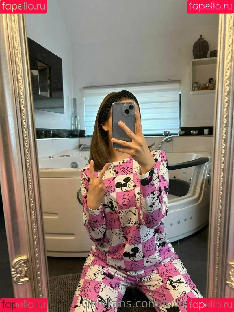 LovelyLeticiia Onlyfans Photo Gallery 