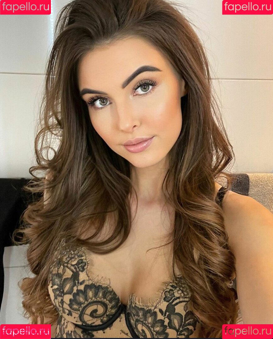 LovelyLeticiia Onlyfans Photo Gallery 