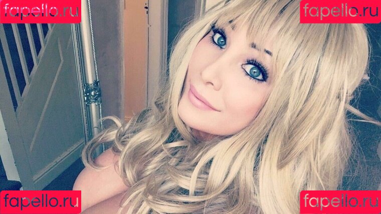 Charlotte Fox Onlyfans Photo Gallery 