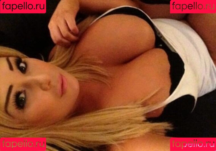 Charlotte Fox Onlyfans Photo Gallery 