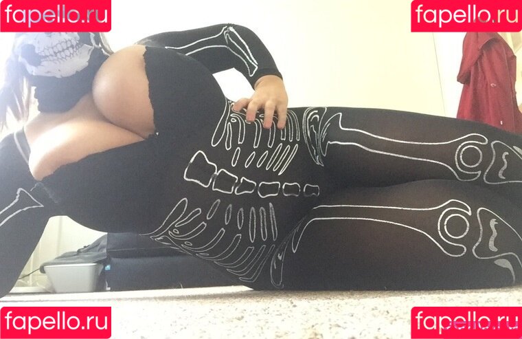 Charlotte Fox Onlyfans Photo Gallery 