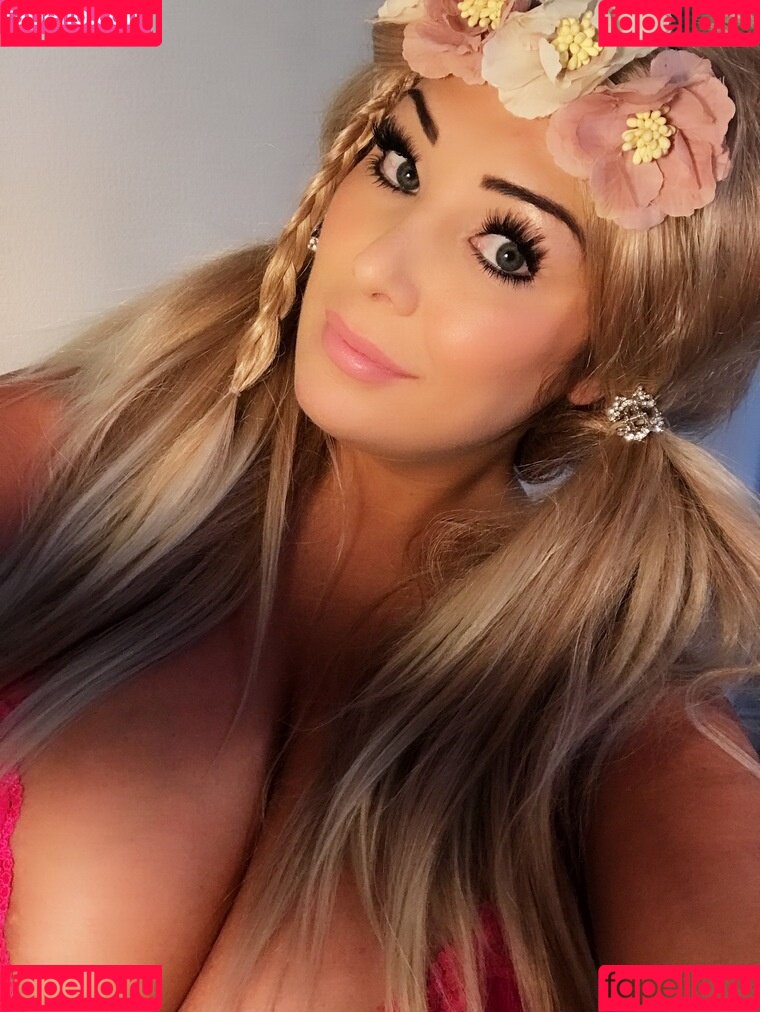 Charlotte Fox Onlyfans Photo Gallery 