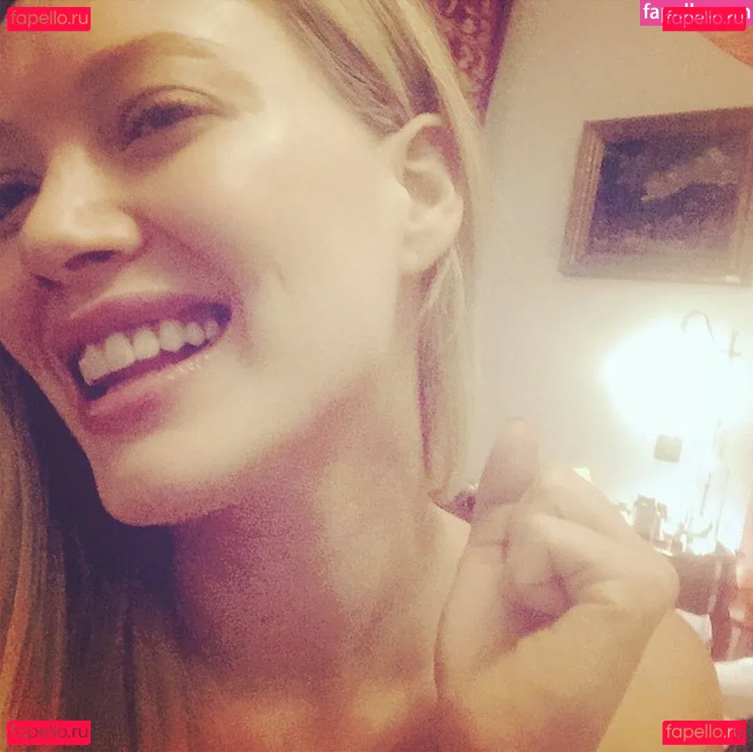 Hilary Duff Onlyfans Photo Gallery 