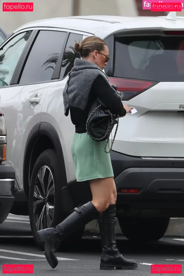 Hilary Duff Onlyfans Photo Gallery 