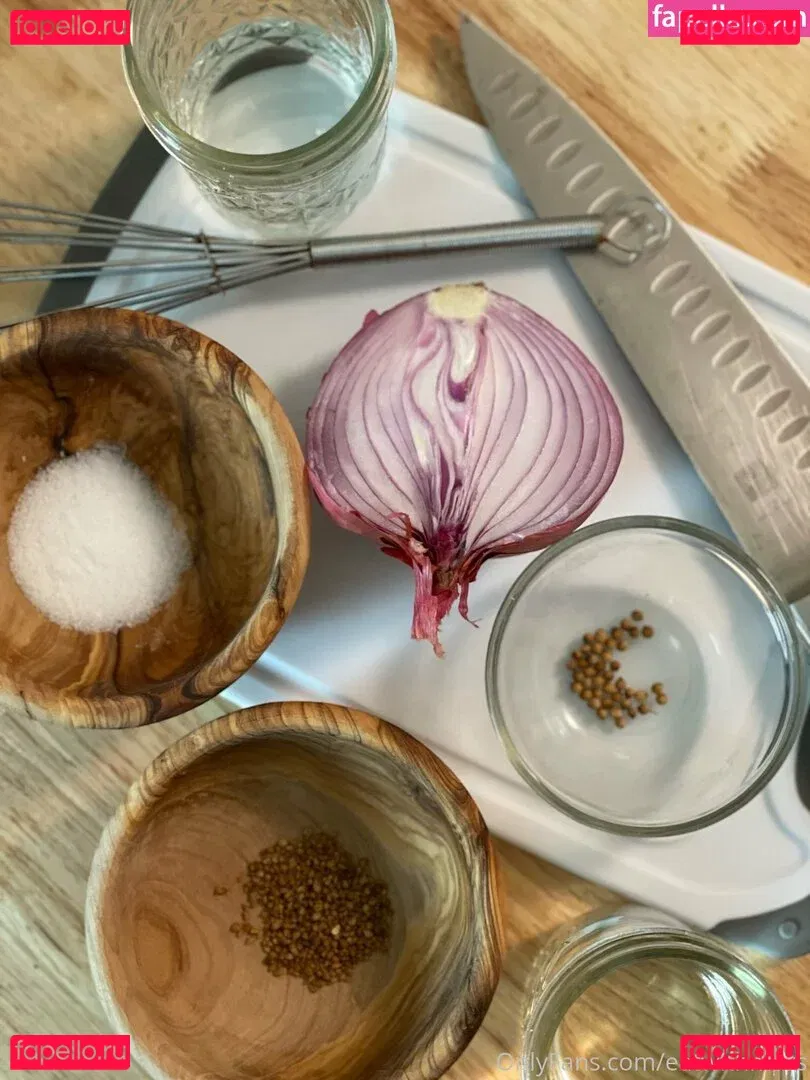 Eatwithmars Onlyfans Photo Gallery 