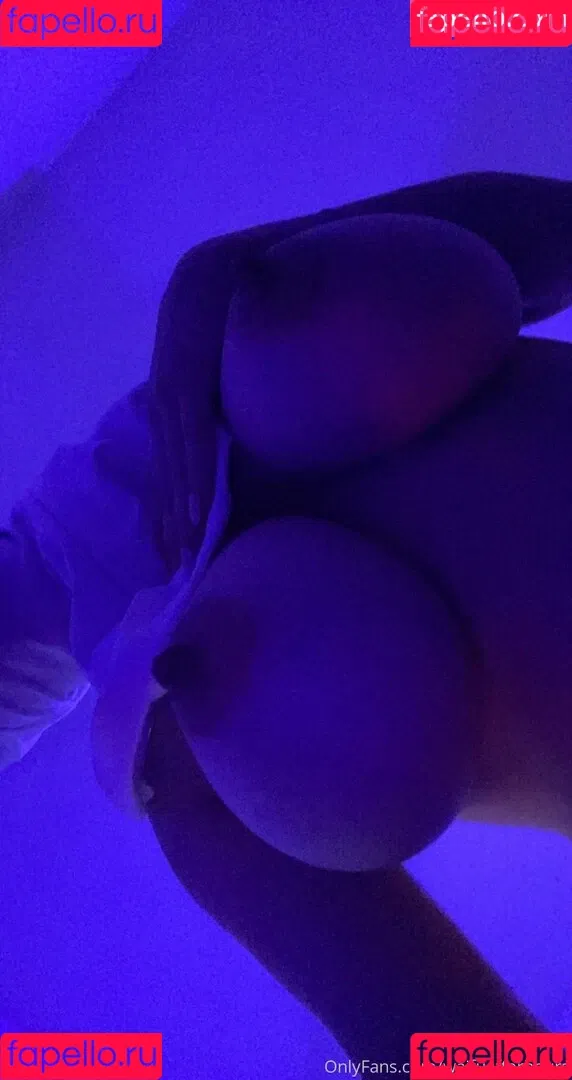 azulaasky Onlyfans Photo Gallery 