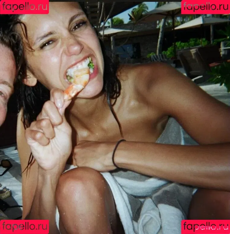 Nina Dobrev Onlyfans Photo Gallery 