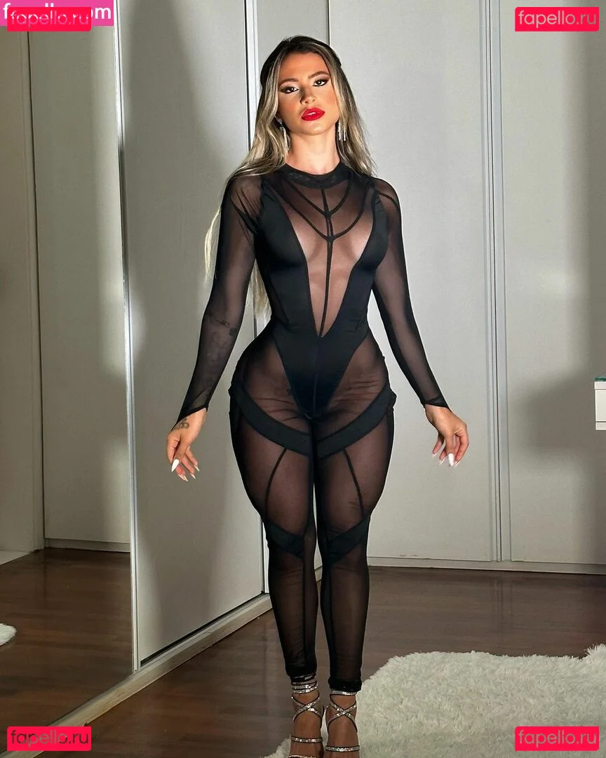 Nathalia Valente Onlyfans Photo Gallery 