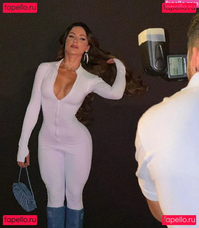 Nathalia Valente Onlyfans Photo Gallery 