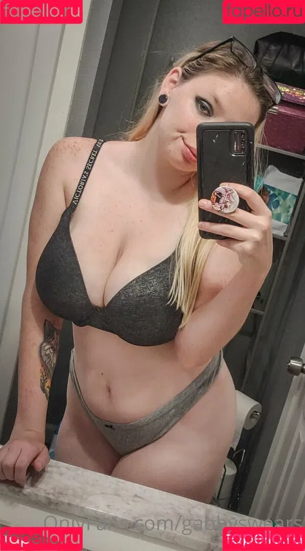 GabbySwears Onlyfans Photo Gallery 